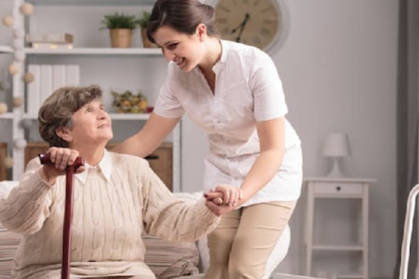 Người cao tuổi mắc bệnh trĩ có nguy hiểm không?